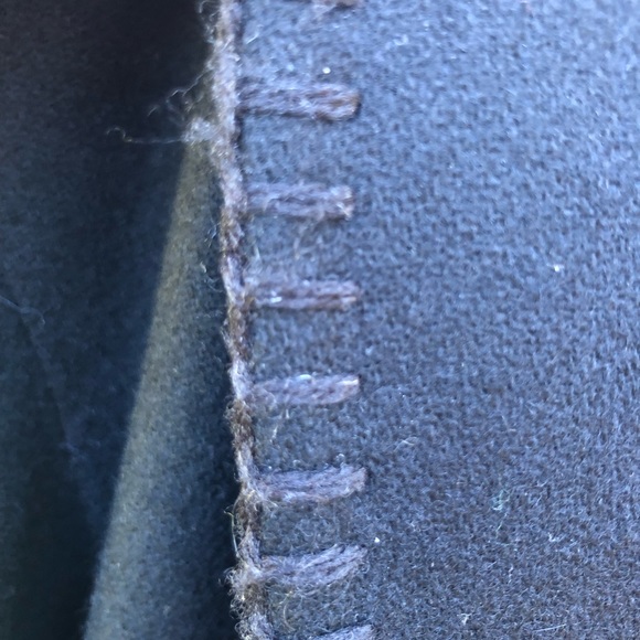 Size 14 Liz Claiborne 100% Wool Blazer with unique button closure - Picture 4 of 7